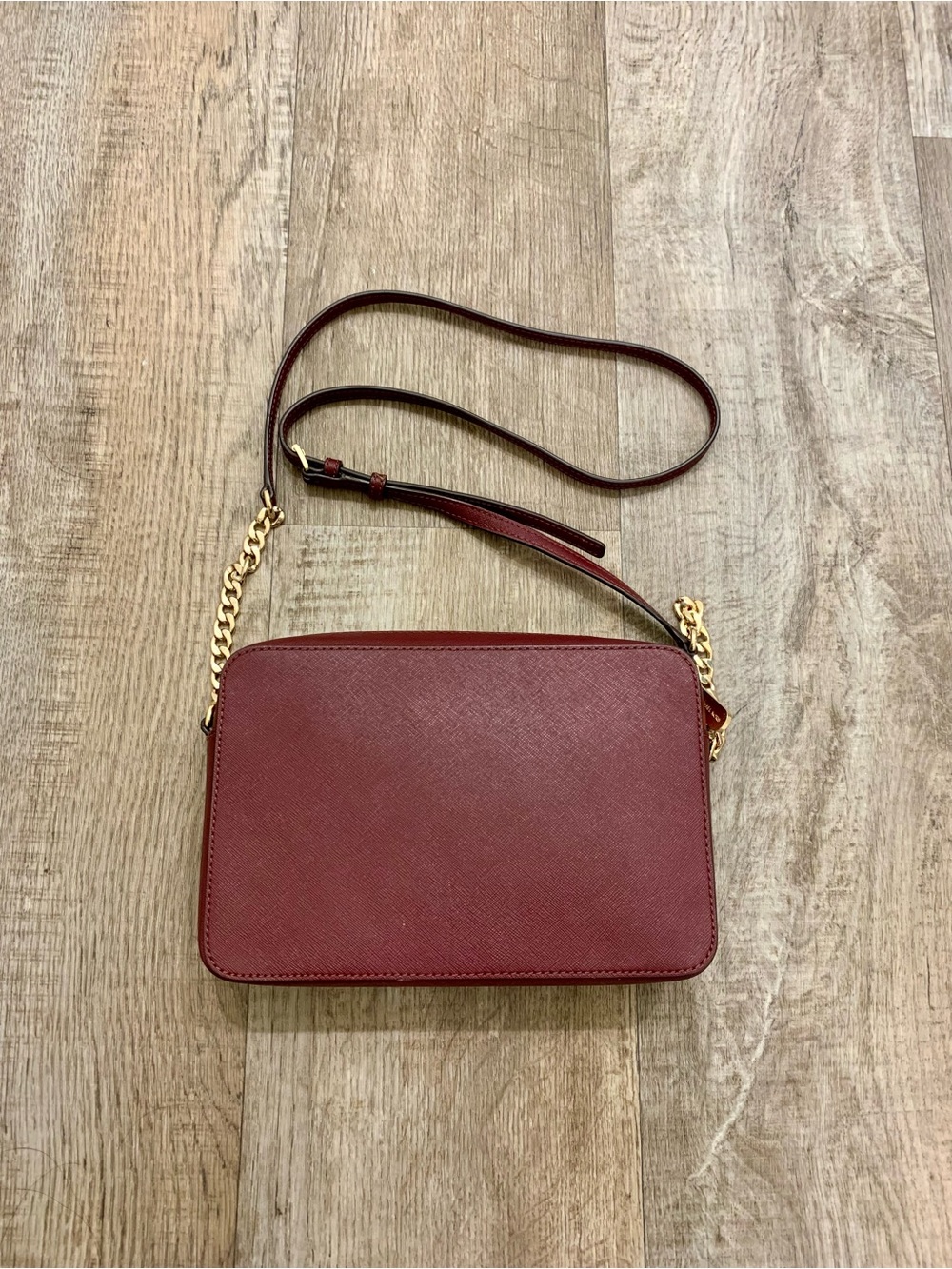 Michael Kors Burgundy Jet Set Saffiano Rectangle Gold Chain Crossbody Bag - Picture 3 of 12